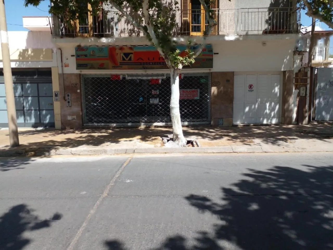 Salón Céntrico Calle Rivadavia 530 Oeste. Capital, foto 1 de 11