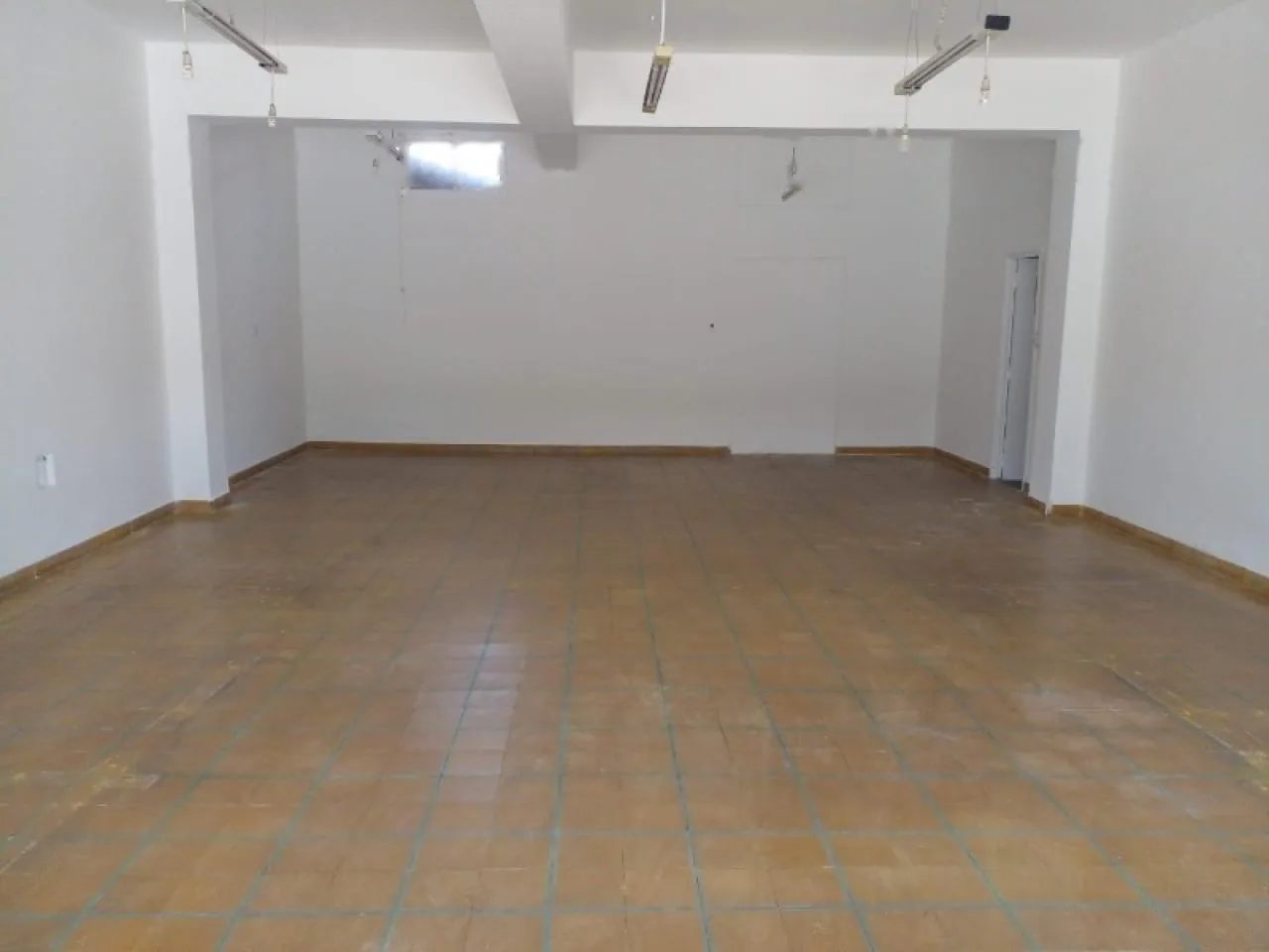 Salón Céntrico Calle Rivadavia 530 Oeste. Capital, foto 2 de 11
